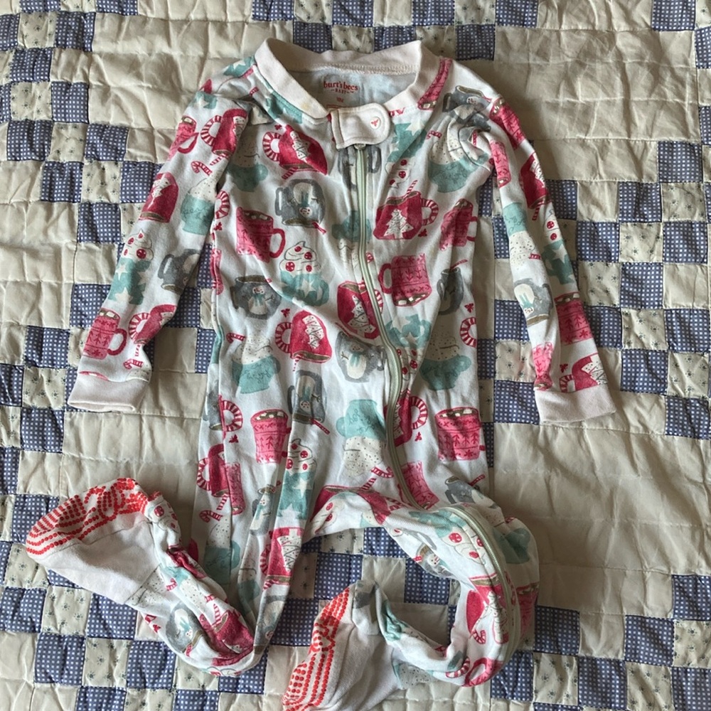 Burt’s Bees Baby organic footie pajamas 18M Christmas mugs